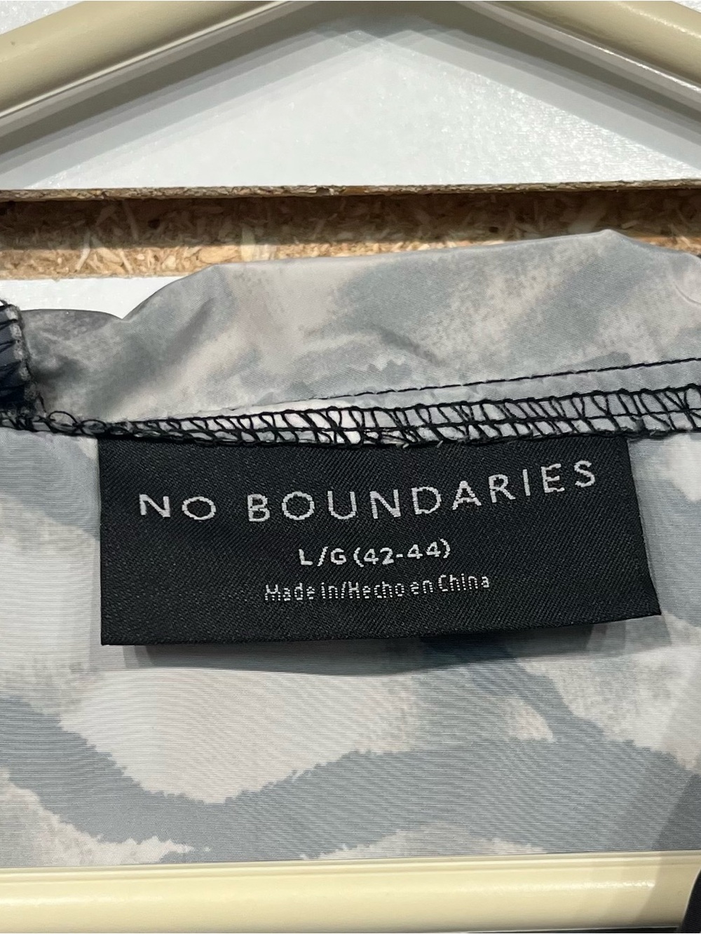 No boundaries windbreaker size large - Picture 4 of 8